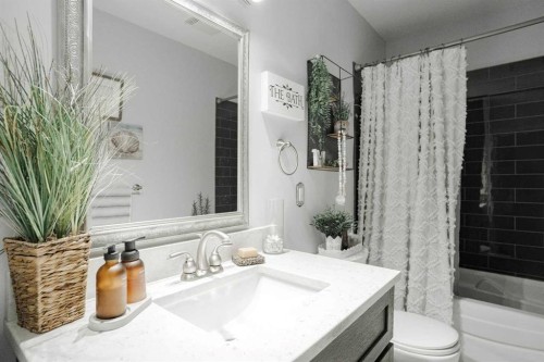 114 Hilltop Crescent, Fort Mcmurray, AB - Indoor Photo Showing Bathroom