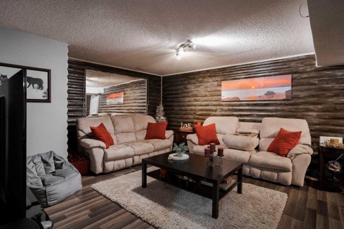 114 Hilltop Crescent, Fort Mcmurray, AB - Indoor Photo Showing Living Room