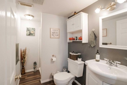 114 Hilltop Crescent, Fort Mcmurray, AB - Indoor Photo Showing Bathroom