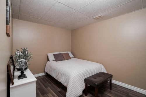 114 Hilltop Crescent, Fort Mcmurray, AB - Indoor Photo Showing Bedroom