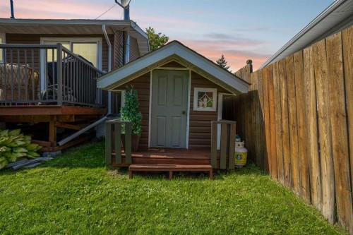 114 Hilltop Crescent, Fort Mcmurray, AB - Outdoor With Deck Patio Veranda With Exterior