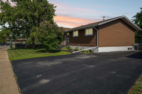 114 Hilltop Crescent, Fort Mcmurray, AB - Outdoor