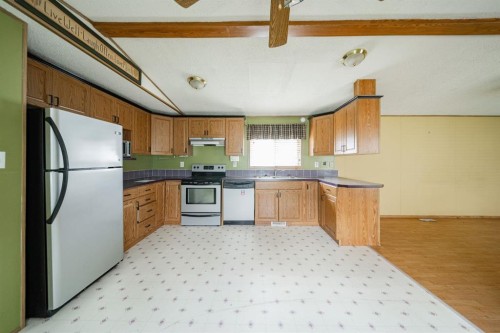 152 Cree Road, Fort Mcmurray, AB - Indoor Photo Showing Kitchen