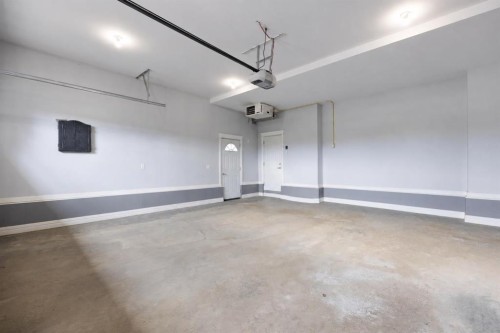724 Heritage Drive, Fort Mcmurray, AB - Indoor Photo Showing Garage