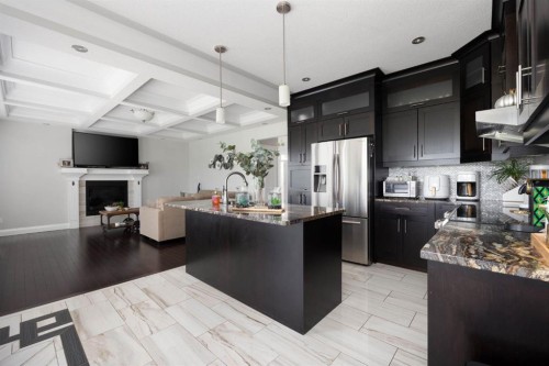 724 Heritage Drive, Fort Mcmurray, AB - Indoor Photo Showing Kitchen With Upgraded Kitchen