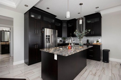 724 Heritage Drive, Fort Mcmurray, AB - Indoor Photo Showing Kitchen With Upgraded Kitchen