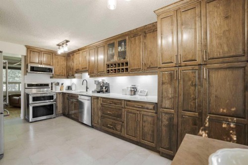 108 Norbasca Bay, Fort Mcmurray, AB - Indoor Photo Showing Kitchen