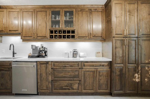 108 Norbasca Bay, Fort Mcmurray, AB - Indoor Photo Showing Kitchen With Upgraded Kitchen