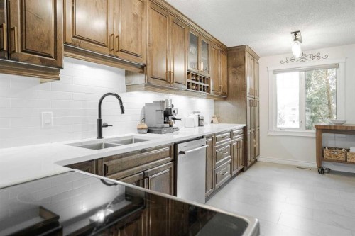 108 Norbasca Bay, Fort Mcmurray, AB - Indoor Photo Showing Kitchen With Double Sink With Upgraded Kitchen