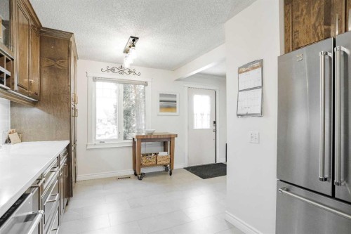 108 Norbasca Bay, Fort Mcmurray, AB - Indoor Photo Showing Kitchen