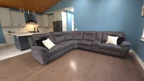 183069 Hwy 663, Boyle, AB - Indoor Photo Showing Living Room