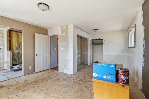 125 Oaks Crescent, Fort Mcmurray, AB - Indoor Photo Showing Other Room