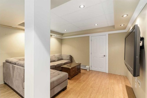 125 Oaks Crescent, Fort Mcmurray, AB - Indoor Photo Showing Other Room