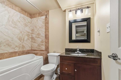 125 Oaks Crescent, Fort Mcmurray, AB - Indoor Photo Showing Bathroom