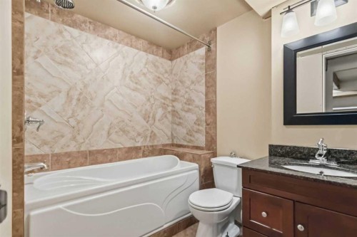 125 Oaks Crescent, Fort Mcmurray, AB - Indoor Photo Showing Bathroom
