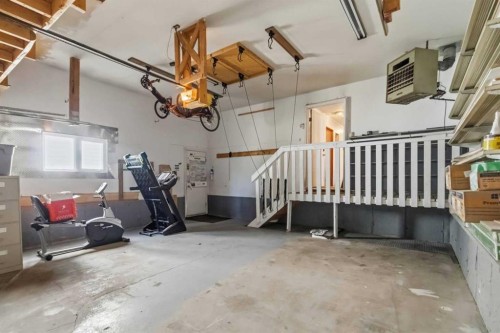 125 Oaks Crescent, Fort Mcmurray, AB - Indoor Photo Showing Garage