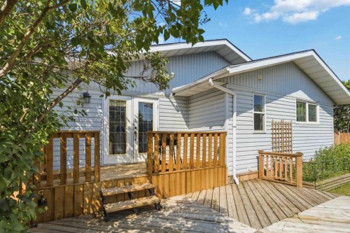 125 Oaks Crescent, Fort Mcmurray, AB - Outdoor With Deck Patio Veranda With Exterior