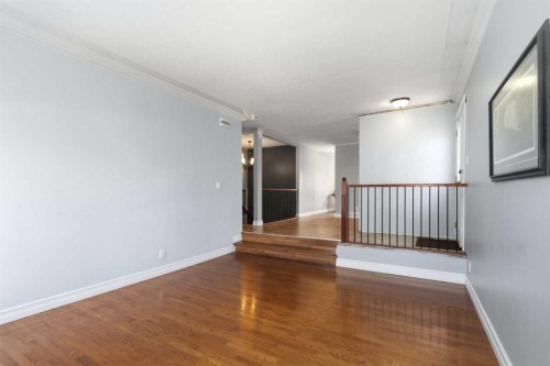 125 Oaks Crescent, Fort Mcmurray, AB - Indoor Photo Showing Other Room