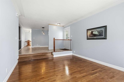 125 Oaks Crescent, Fort Mcmurray, AB - Indoor Photo Showing Other Room