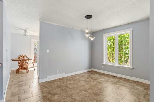 125 Oaks Crescent, Fort Mcmurray, AB - Indoor Photo Showing Other Room
