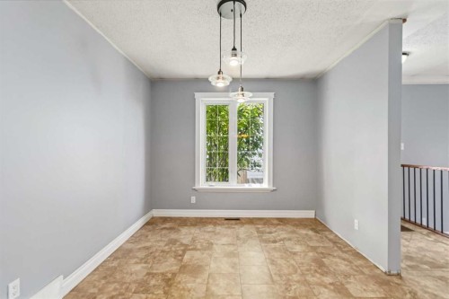 125 Oaks Crescent, Fort Mcmurray, AB - Indoor Photo Showing Other Room