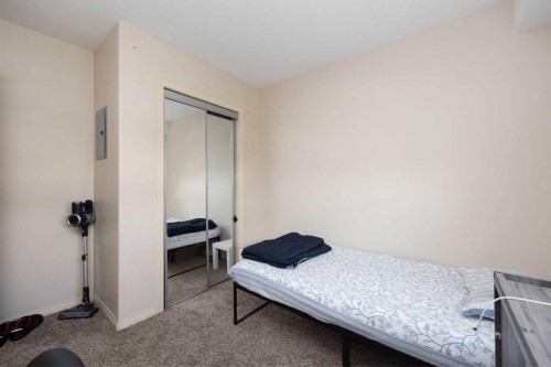 2302-200 Lougheed Drive, Fort Mcmurray, AB - Indoor Photo Showing Bedroom