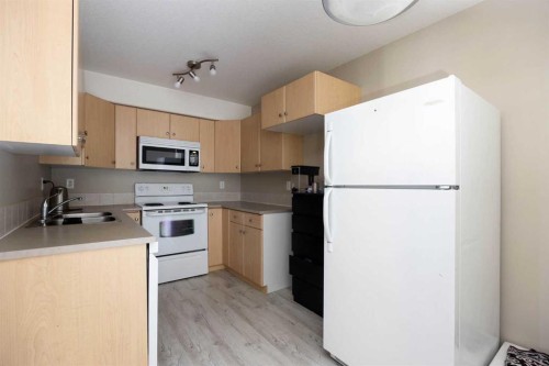 2302-200 Lougheed Drive, Fort Mcmurray, AB - Indoor Photo Showing Kitchen With Double Sink