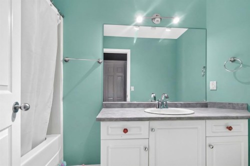 337 Diefenbaker Drive, Fort Mcmurray, AB - Indoor Photo Showing Bathroom