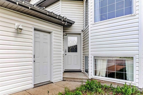 337 Diefenbaker Drive, Fort Mcmurray, AB - Outdoor With Exterior