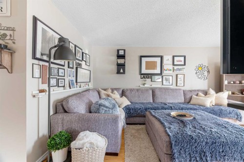 128 Cornwall Drive, Fort Mcmurray, AB - Indoor Photo Showing Other Room