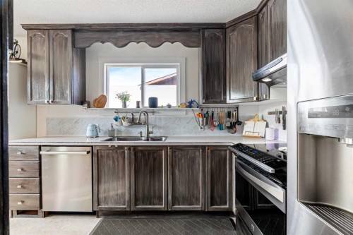 128 Cornwall Drive, Fort Mcmurray, AB - Indoor Photo Showing Kitchen With Double Sink