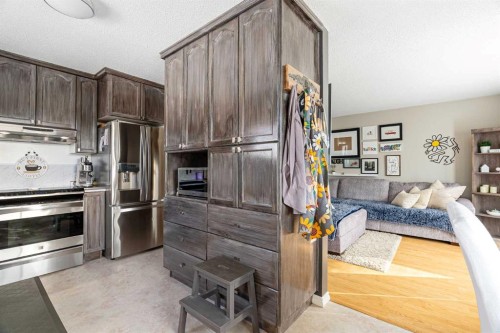 128 Cornwall Drive, Fort Mcmurray, AB - Indoor Photo Showing Kitchen