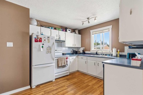 157 Rogers Crescent, Fort Mcmurray, AB - Indoor Photo Showing Kitchen