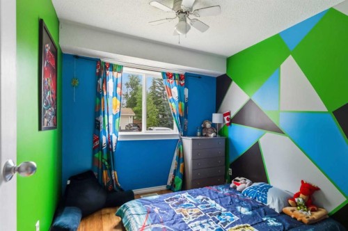157 Rogers Crescent, Fort Mcmurray, AB - Indoor Photo Showing Bedroom