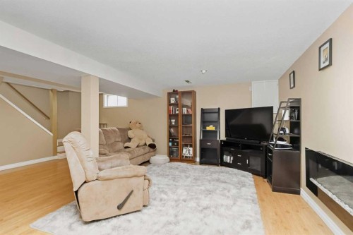 157 Rogers Crescent, Fort Mcmurray, AB - Indoor Photo Showing Living Room