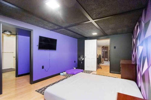 157 Rogers Crescent, Fort Mcmurray, AB - Indoor Photo Showing Bedroom