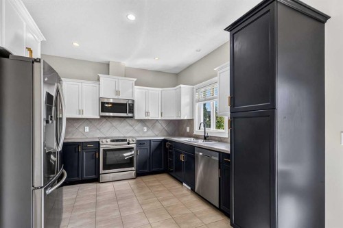229 Heritage Drive, Fort Mcmurray, AB - Indoor Photo Showing Kitchen With Stainless Steel Kitchen