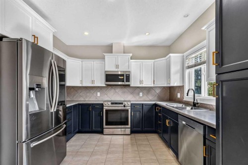 229 Heritage Drive, Fort Mcmurray, AB - Indoor Photo Showing Kitchen With Stainless Steel Kitchen With Double Sink