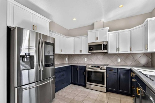 229 Heritage Drive, Fort Mcmurray, AB - Indoor Photo Showing Kitchen With Stainless Steel Kitchen