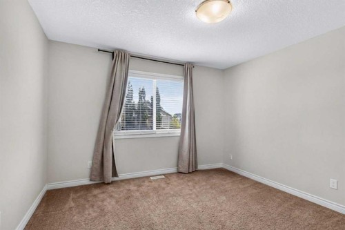 229 Heritage Drive, Fort Mcmurray, AB - Indoor Photo Showing Other Room