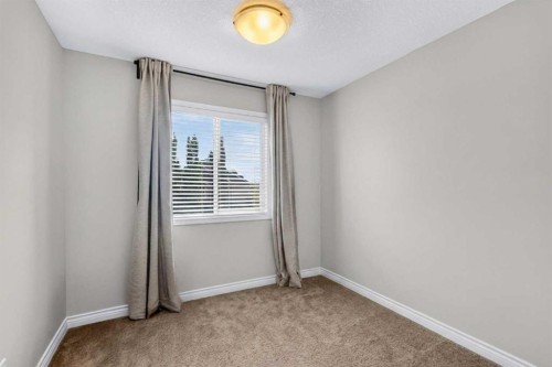 229 Heritage Drive, Fort Mcmurray, AB - Indoor Photo Showing Other Room
