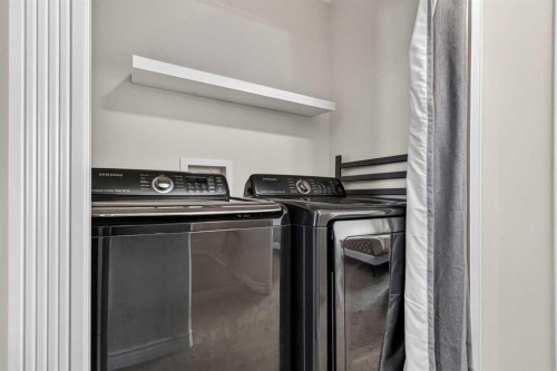 229 Heritage Drive, Fort Mcmurray, AB - Indoor Photo Showing Laundry Room
