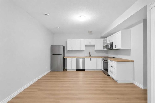 229 Heritage Drive, Fort Mcmurray, AB - Indoor Photo Showing Kitchen