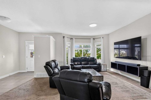 229 Heritage Drive, Fort Mcmurray, AB - Indoor Photo Showing Living Room