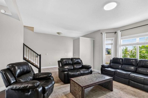 229 Heritage Drive, Fort Mcmurray, AB - Indoor Photo Showing Living Room