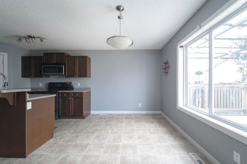 112 Sandstone Lane, Fort Mcmurray, AB - Indoor Photo Showing Kitchen