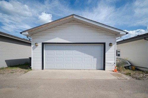 112 Sandstone Lane, Fort Mcmurray, AB - Outdoor With Exterior