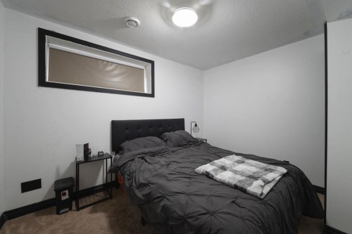 112 Sandstone Lane, Fort Mcmurray, AB - Indoor Photo Showing Bedroom