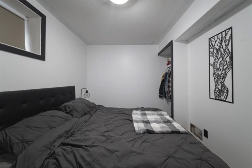 112 Sandstone Lane, Fort Mcmurray, AB - Indoor Photo Showing Bedroom