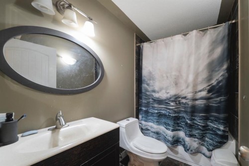 112 Sandstone Lane, Fort Mcmurray, AB - Indoor Photo Showing Bathroom